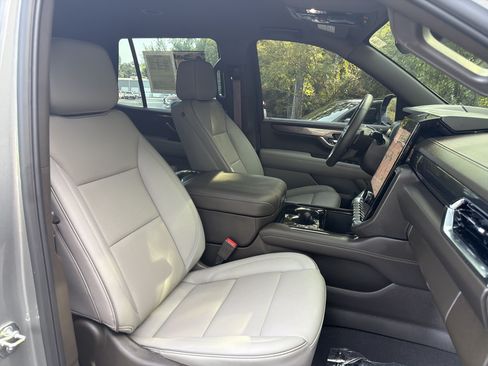 Used 2026 GMC Yukon Elevation RWD image 35