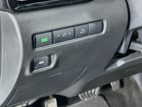 Used 2024 Nissan Sentra SV FWD image 16