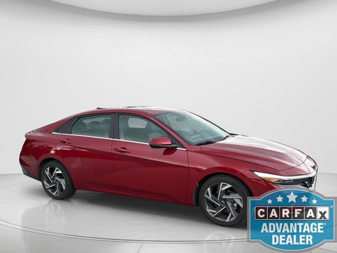 Used 2025 Hyundai Elantra Limited FWD image 4