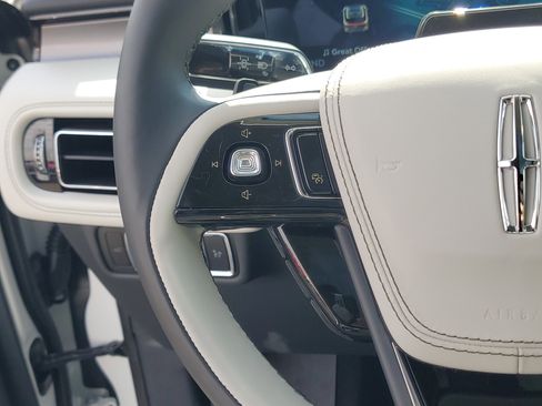 New 2026 Lincoln Aviator AWD image 16