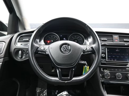 Used 2018 Volkswagen Golf S image 43