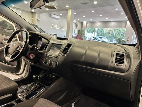 Used 2017 Kia Forte S FWD image 10
