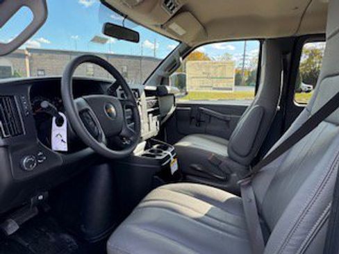 New 2025 Chevrolet Express 3500 LS image 12