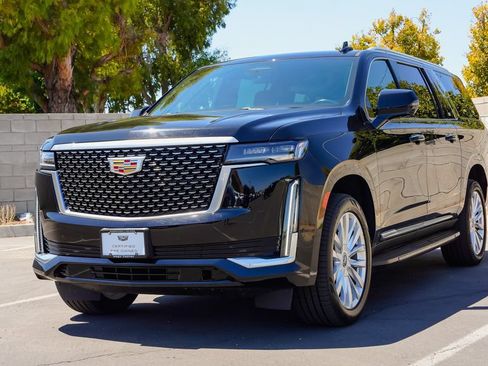Used 2023 Cadillac Escalade ESV Luxury RWD image 2