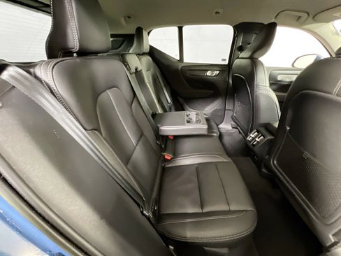 Used 2023 Volvo XC40 B5 Core w/ Convenience Package AWD/4WD image 25