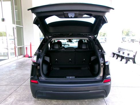 Used 2023 Jeep Cherokee Altitude Lux AWD/4WD image 20