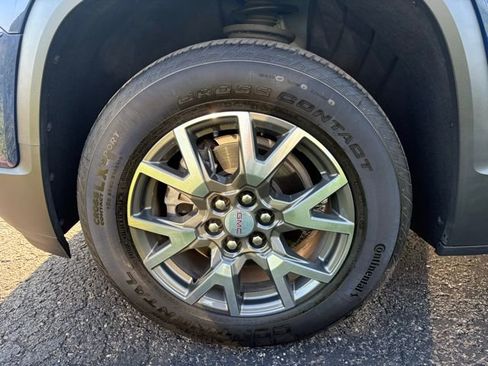 Certified 2023 GMC Acadia SLE w/ Driver Convenience Package image 12