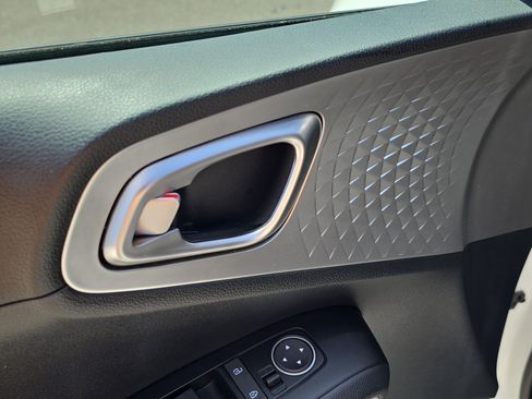 Certified 2023 Kia Soul LX FWD image 18