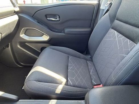 Used 2025 Nissan Frontier SV w/ SV Convenience Package image 23