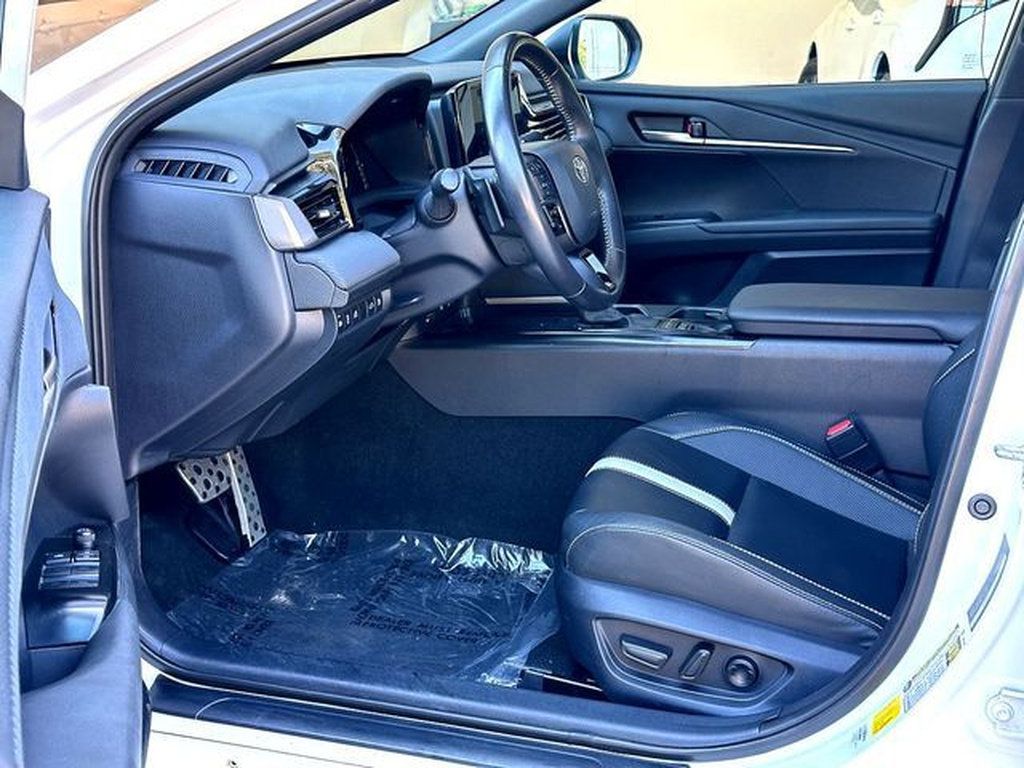 Used 2025 Toyota Camry SE FWD image 10