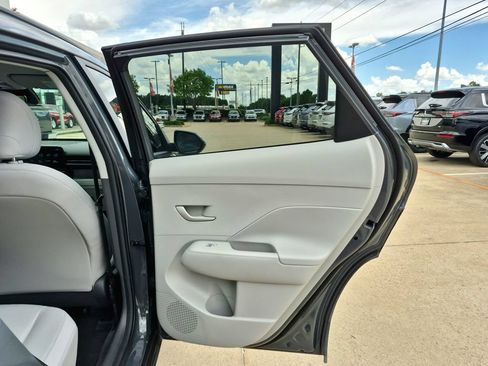 Used 2025 Hyundai Kona SEL FWD image 19