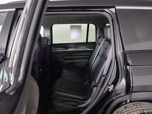 Used 2023 Jeep Grand Cherokee L Limited image 34