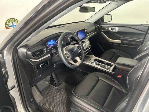 Used 2023 Ford Explorer XLT w/ Equipment Group 202A AWD/4WD image 7