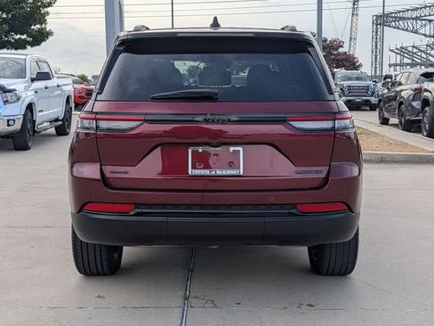 Used 2024 Jeep Grand Cherokee Limited w/ Black Appearance Package AWD/4WD image 7