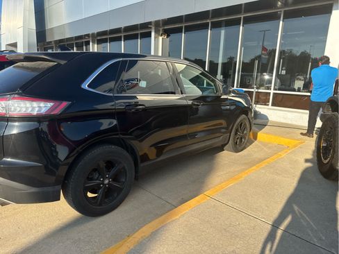 Used 2018 Ford Edge SEL w/ Equipment Group 201A AWD/4WD image 4