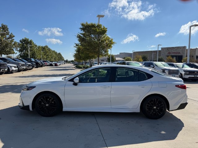 Used 2025 Toyota Camry SE FWD image 10