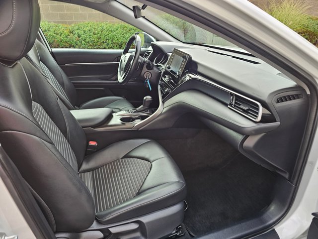 Used 2022 Toyota Camry SE FWD image 12