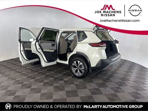 Used 2023 Nissan Rogue SV image 16