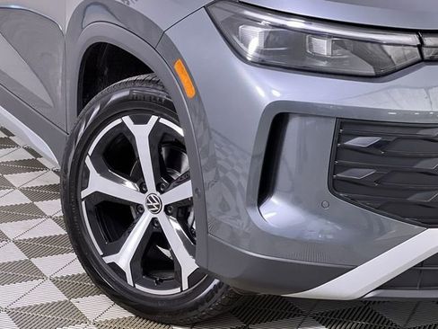 New 2025 Volkswagen Tiguan SE image 10