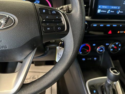 Used 2023 Hyundai Venue SE FWD image 10