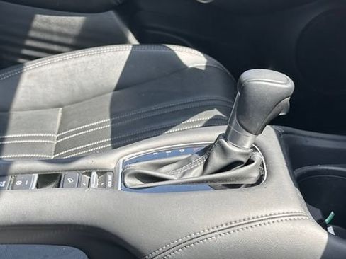 Used 2025 Honda HR-V EX-L image 6