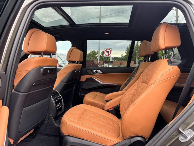 Used 2025 BMW X7 xDrive40i w/ M Sport Package AWD/4WD image 12