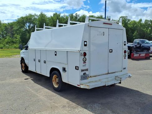 Used 2017 Ford E-450 and Econoline 450 Super Duty RWD image 3