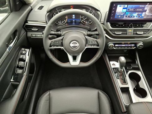 Used 2025 Nissan Altima 2.5 SR w/ SR Premium Package FWD image 21