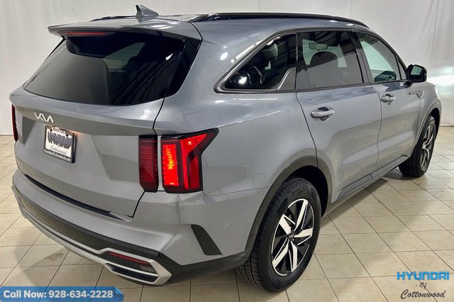Used 2023 Kia Sorento S FWD image 3