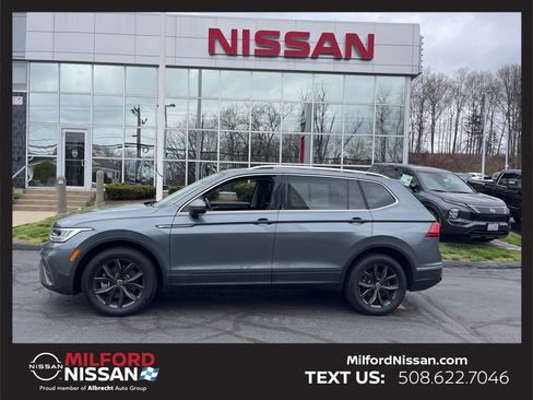 Used 2024 Volkswagen Tiguan SE AWD/4WD image 2