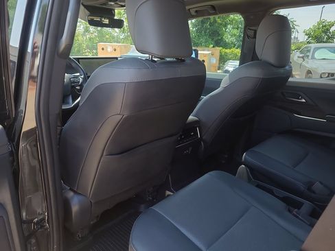 Used 2024 Lexus GX 550 AWD/4WD image 10