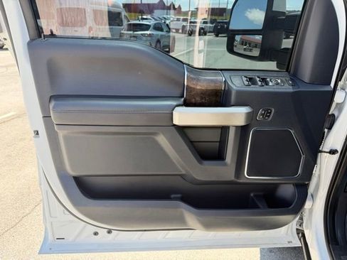 Used 2022 Ford F250 Lariat w/ Lariat Ultimate Package AWD/4WD image 13