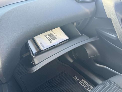 Used 2020 Nissan Rogue Sport S image 25