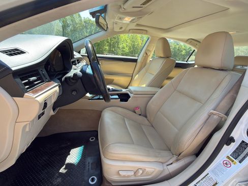 Used 2015 Lexus ES 350 w/ Premium Package FWD image 2