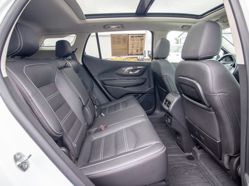 Used 2023 GMC Terrain Denali w/ Denali Premium Package AWD/4WD image 17