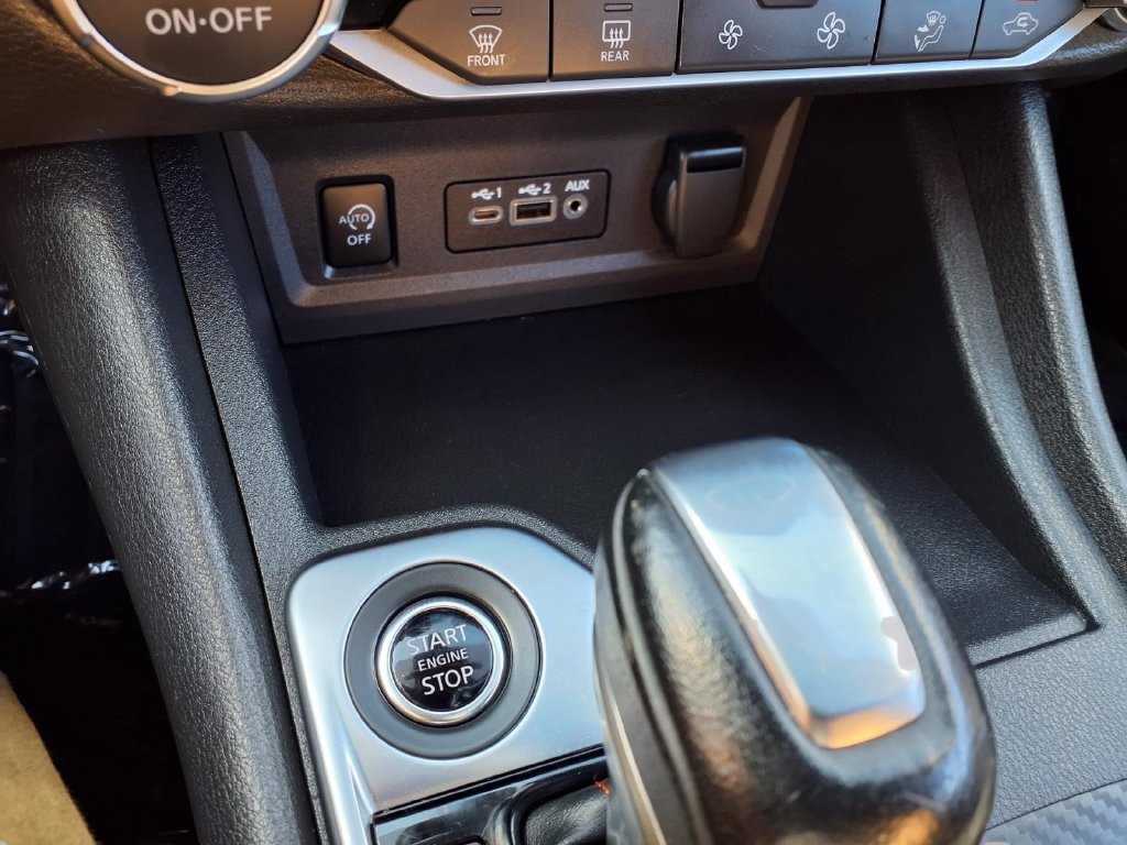 Used 2025 Nissan Sentra SR FWD image 10