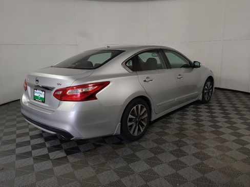 Used 2017 Nissan Altima 2.5 SV w/ Convenience Package FWD image 9