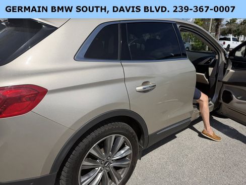 Used 2017 Lincoln MKX Reserve w/ Driver Assistance Package image 10