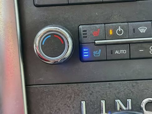 Used 2009 Lincoln MKS FWD image 21