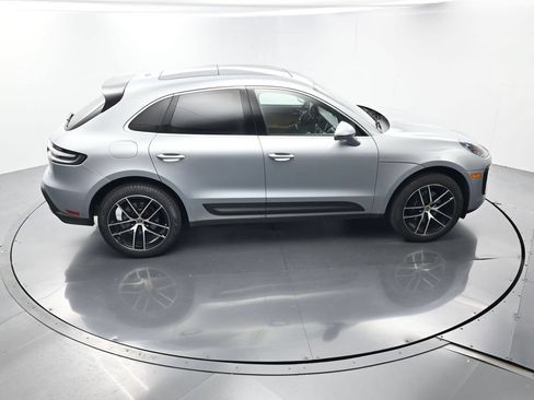 Certified 2025 Porsche Macan AWD/4WD image 41