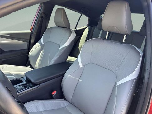 Used 2025 Toyota Camry SE w/ Convenience Package FWD image 36
