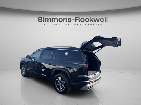 Used 2026 Chevrolet Traverse LT AWD/4WD image 2