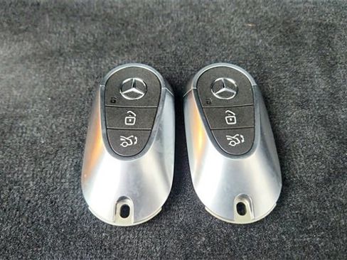 Used 2025 Mercedes-Benz GLC 300 image 59