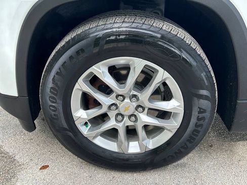 Used 2021 Chevrolet Traverse LS FWD image 29