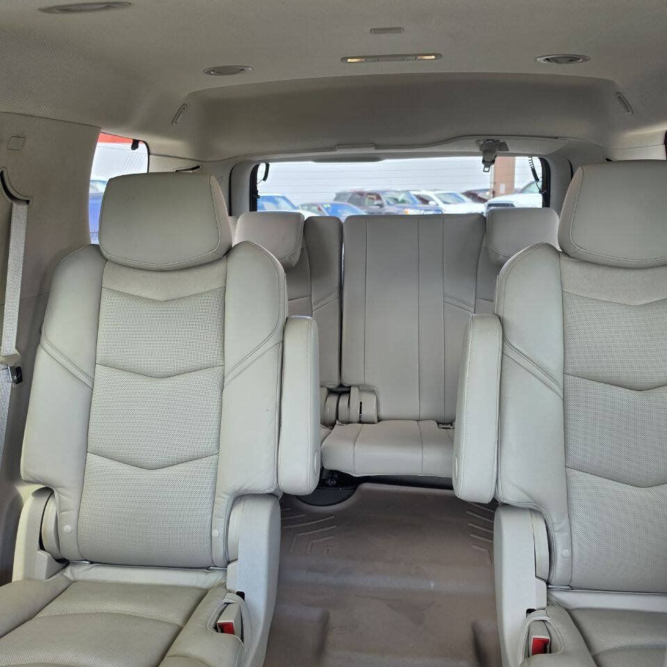 Used 2019 Cadillac Escalade Luxury RWD image 14