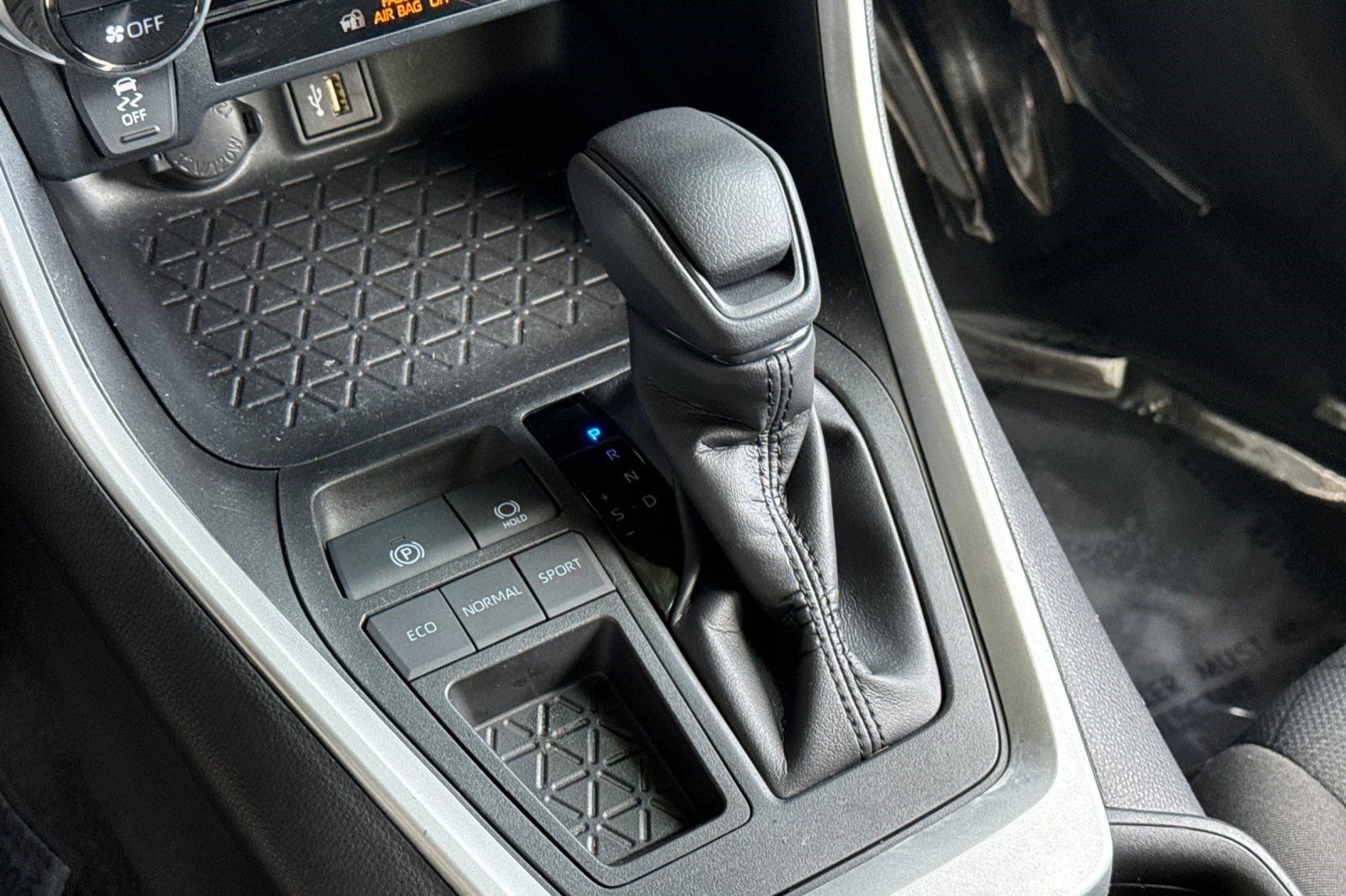 Used 2023 Toyota RAV4 XLE w/ Convenience Package FWD image 17