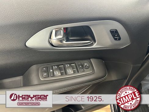 New 2026 Chrysler Pacifica Limited w/ S Appearance Package AWD/4WD image 13