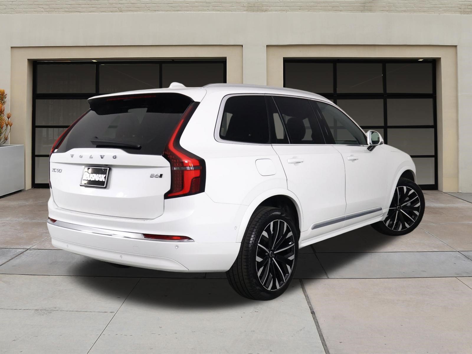 Certified 2026 Volvo XC90 B6 Plus w/ Protection Package AWD/4WD image 4