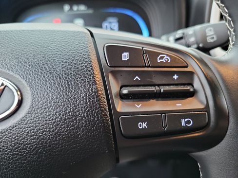 Certified 2025 Hyundai Venue Limited image 7