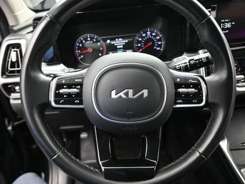 Used 2023 Kia Sorento S FWD image 12